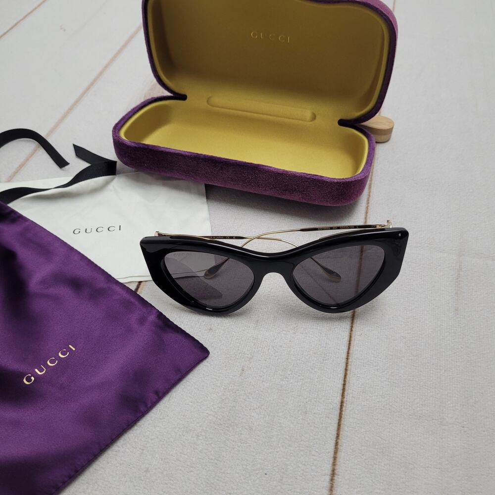 Gucci black cat eye sunglasses gold logo thin band glam retro 52-20-120